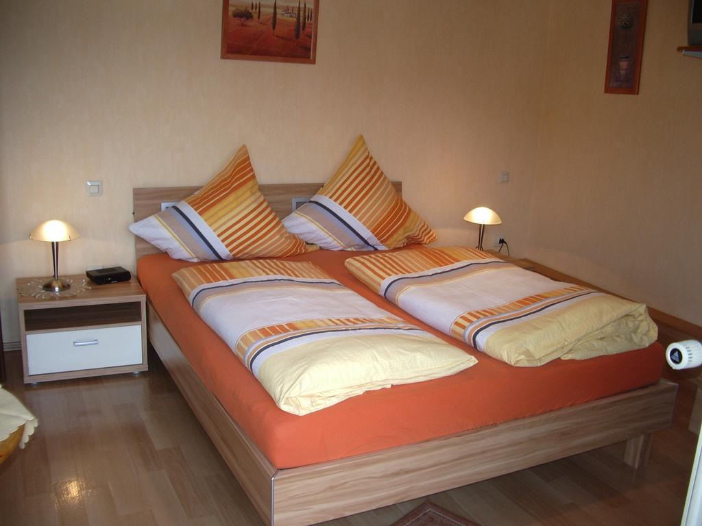 Hotel Gaestehaus Resi à Zeltingen-Rachtig Chambre photo