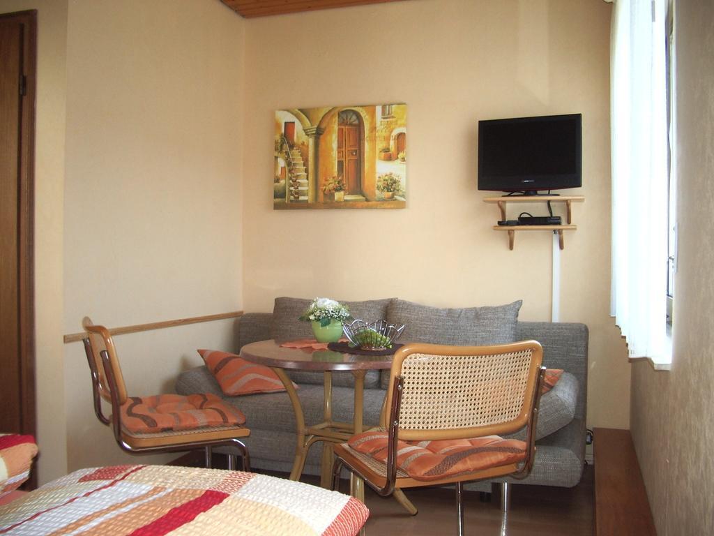 Hotel Gaestehaus Resi à Zeltingen-Rachtig Extérieur photo