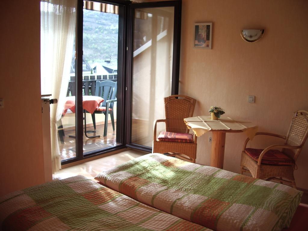 Hotel Gaestehaus Resi à Zeltingen-Rachtig Extérieur photo